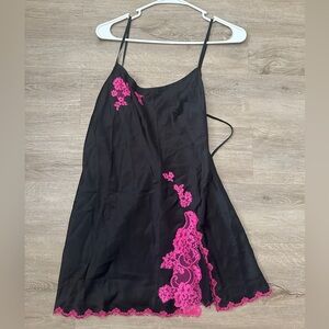 NWT vintage Victoria's Secret Black and Pink Slip Size Medium